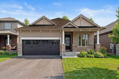 221 Blackhorse Dr, Kemptville, ON, K0G1J0 | Card Image