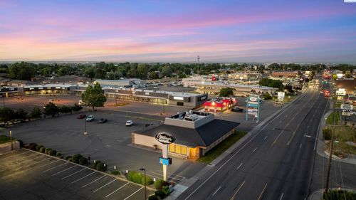 3200 W Clearwater Ave, Kennewick, WA, 99336-2735 | Card Image