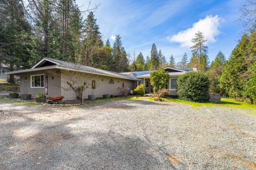 287 Surrey Dr, Grants Pass, OR, 97526-7877 | Card Image