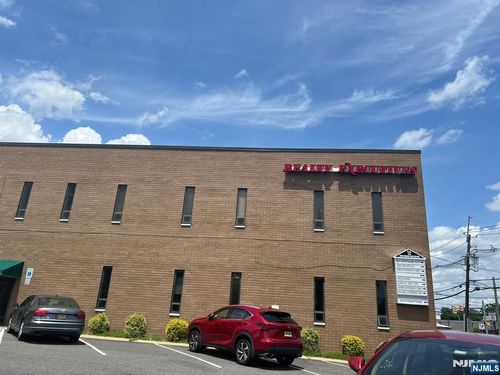 15 5th St, Saddle Brook, NJ, 07663-6100 | Card Image