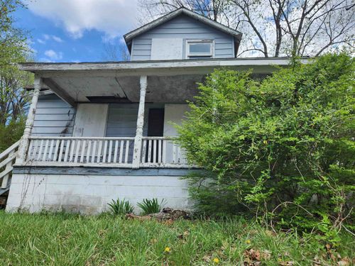 1615 E Main St, Waynesboro, VA, 22980-5907 | Card Image