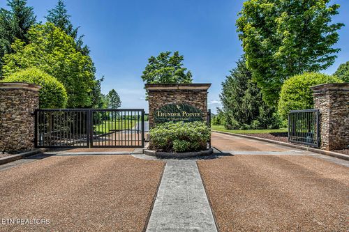 220 Thunder Rd, Vonore, TN, 37885-2868 | Card Image