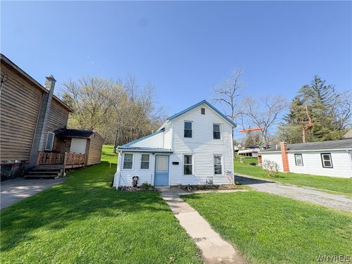 12 Railroad St, Attica, NY, 14011-1015 | Card Image