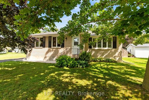 226 Tain St, Parkhill, ON, N0M2K0 | Card Image