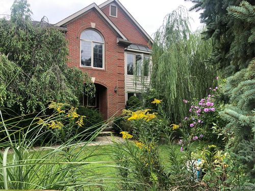 40745 N Northville Trl, Northville, MI, 48168-3243 | Card Image