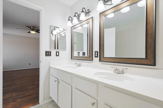 Main Bedroom Bath | Image 22
