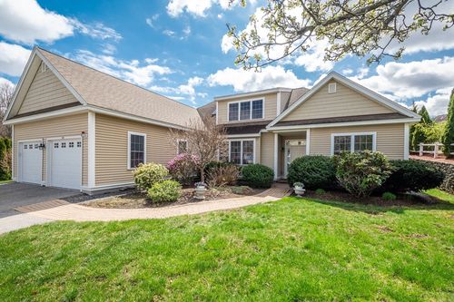 102-102 Candlewood Ln, Clinton, MA, 01510-3928 | Card Image