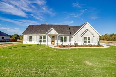 Modern farmhouse featuring a front lawn | Image 1