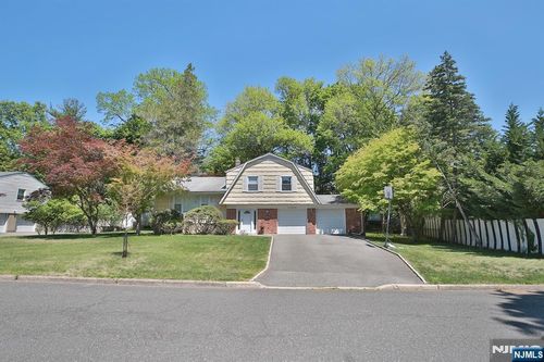 124 Lenox Ave, Demarest, NJ, 07627-2145 | Card Image