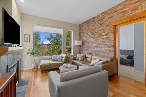 302-250 Salter St, New Westminster, BC, V3M0B7 | Card Image