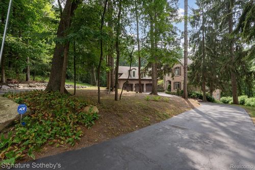 6184 Kingsley Ct, Brighton, MI, 48116-8067 | Card Image