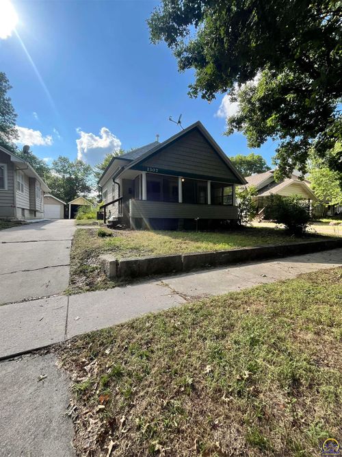 1307 Lawrence St, Emporia, KS, 66801-5629 | Card Image