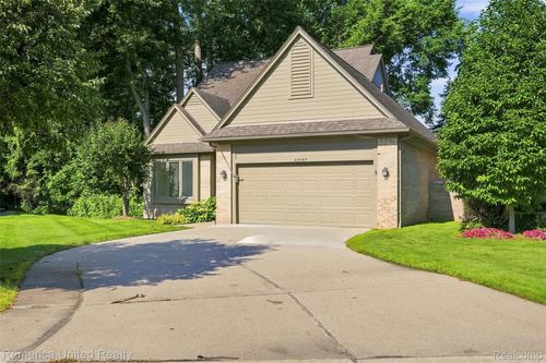 24597 Edgewood Dr, Novi, MI, 48374-2942 | Card Image