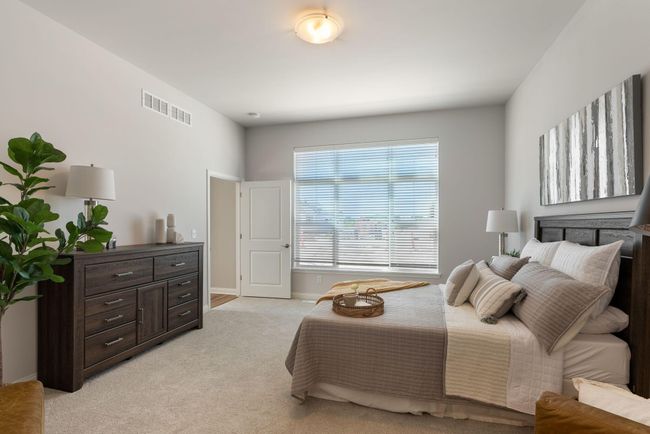 913 S Mary Grace Ct, Condo with 2 bedrooms, 2 bathrooms and null parking in Grafton WI | Image 5