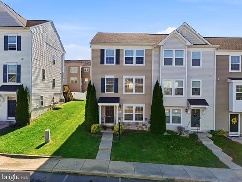 33 Britania Ct, MARTINSBURG, WV, 25405-5820 | Card Image