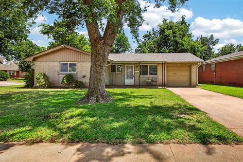 236 Southern Pl, Edmond, OK, 73013-5305 | Card Image