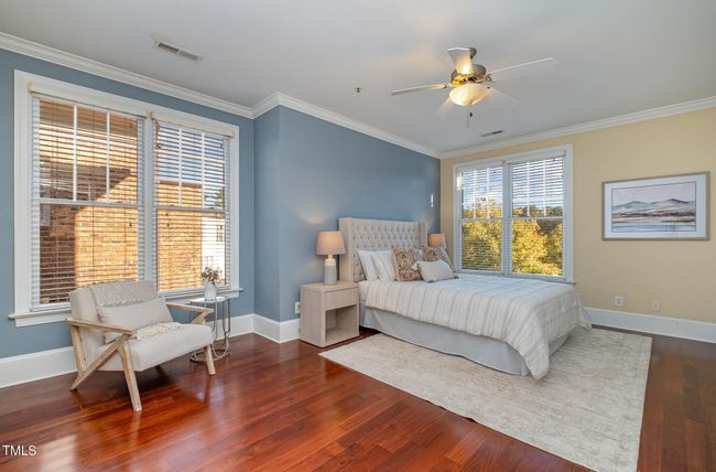 Large Master Bedroom | Image 7