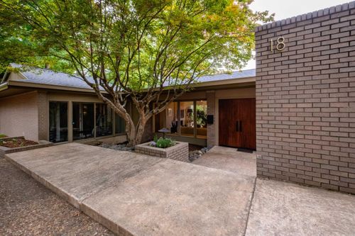 18 Hearthside Dr, Little Rock, AR, 72207-1604 | Card Image