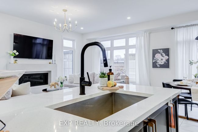 42 Prunella Cres, House attached with 4 bedrooms, 4 bathrooms and 4 parking in Holland Landing ON | Image 11