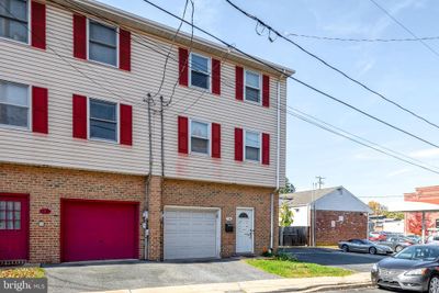 138 Sherman Street, Townhouse with 3 bedrooms, 1 bathrooms and null parking in LANCASTER PA | Image 2