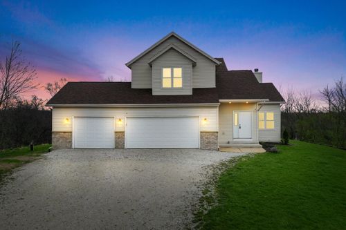 7809 E Wind Lake Rd, Waterford, WI, 53185-1519 | Card Image