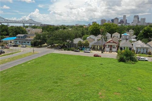 637 Thayer St, New Orleans, LA, 70114-1361 | Card Image