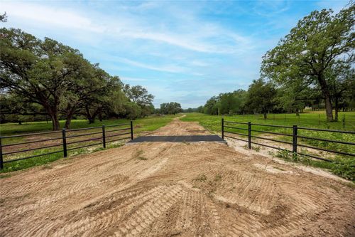 2570 Burke Rd, Flatonia, TX, 78941 | Card Image