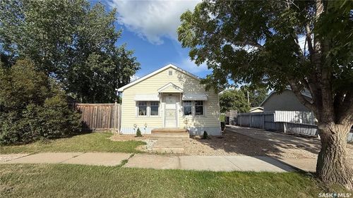 1832 101st St, North Battleford, SK, S9A1B1 | Card Image