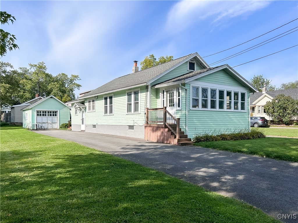 Ridge Ave, Liverpool, NY 13088