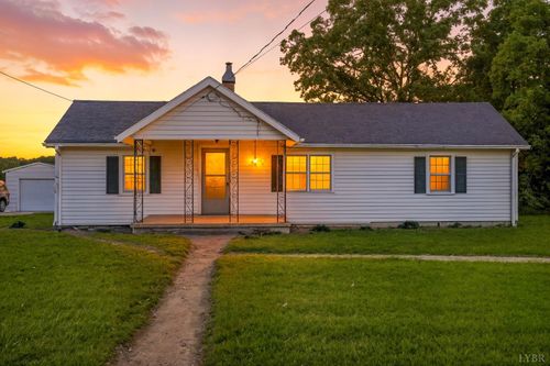 402 Leftwich St, Gretna, VA, 24557-2309 | Card Image