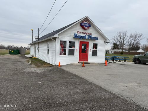 2038 Tracy Rd, Northwood, OH, 43619-1323 | Card Image