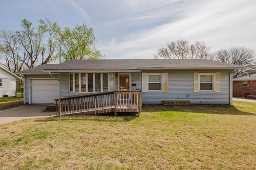 1112 N Acadia Ave, Wichita, KS, 67212-3145 | Card Image