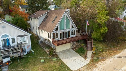 8160 Halfway Dr, Brighton, MI, 48116-9155 | Card Image