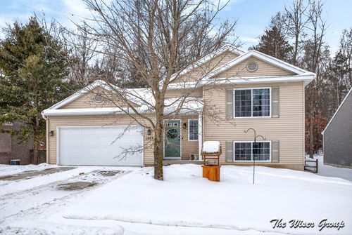 1207 Cedarwood Dr, Greenville, MI, 48838-2632 | Card Image