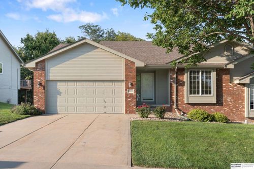 4920 Lakeside Dr, Papillion, NE, 68133-4700 | Card Image
