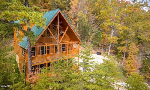 4326 Forest Ridge Way, Pigeon Forge, TN, 37863-4751 | Card Image
