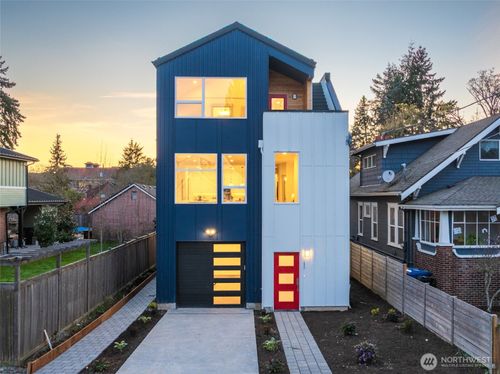 2931 39th Ave Sw, Seattle, WA, 98116-3401 | Card Image