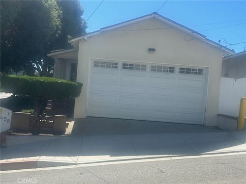 558 8th St, Hermosa Beach, CA, 90254-4218 | Card Image