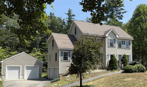 6 Ida Ln, Raymond, NH, 03077-2701 | Card Image
