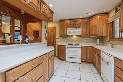 6N625 Hill Street, House other with 3 bedrooms, 2 bathrooms and 2 parking in Roselle IL | Image 3