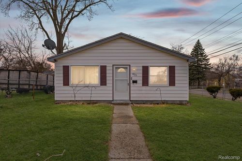 825 Robinwood St, Pontiac, MI, 48340-3145 | Card Image