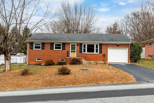 2405 5th St, STAUNTON, VA, 24401-2639 | Card Image