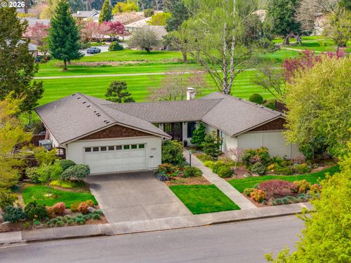 1925 Nw Saint Andrews Dr, McMinnville, OR, 97128-2431 | Card Image