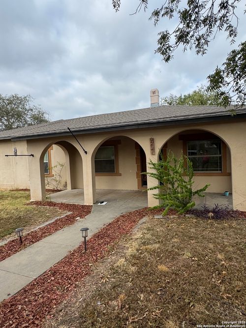 407 N Fort St, Brackettville, TX, 78832-5099 | Card Image