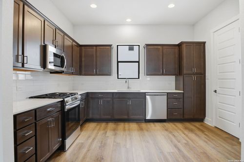 7-7940 Kennedy Hl, San Antonio, TX, 78235-4440 | Card Image