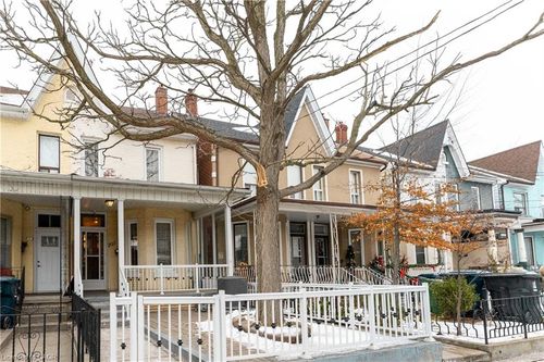 205 Markham St, Toronto, ON, M6J2G7 | Card Image