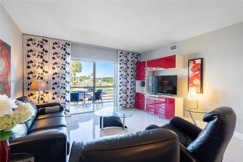 201-16900 Ne 14th Ave, North Miami Beach, FL, 33162-2820 | Card Image
