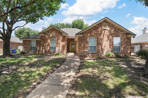 211 Desert Sky Dr, McGregor, TX, 76657-4049 | Card Image