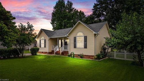 1 Cedar Branch Dr, Thomasville, NC, 27360-3272 | Card Image