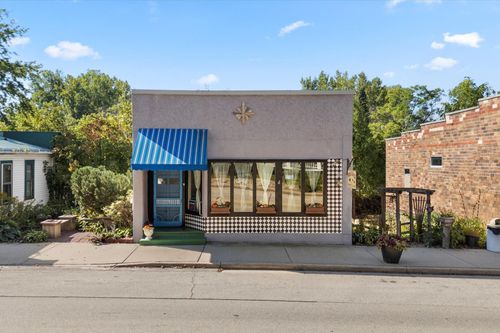 12103 State Highway 35, Stockholm, WI, 54769-6121 | Card Image